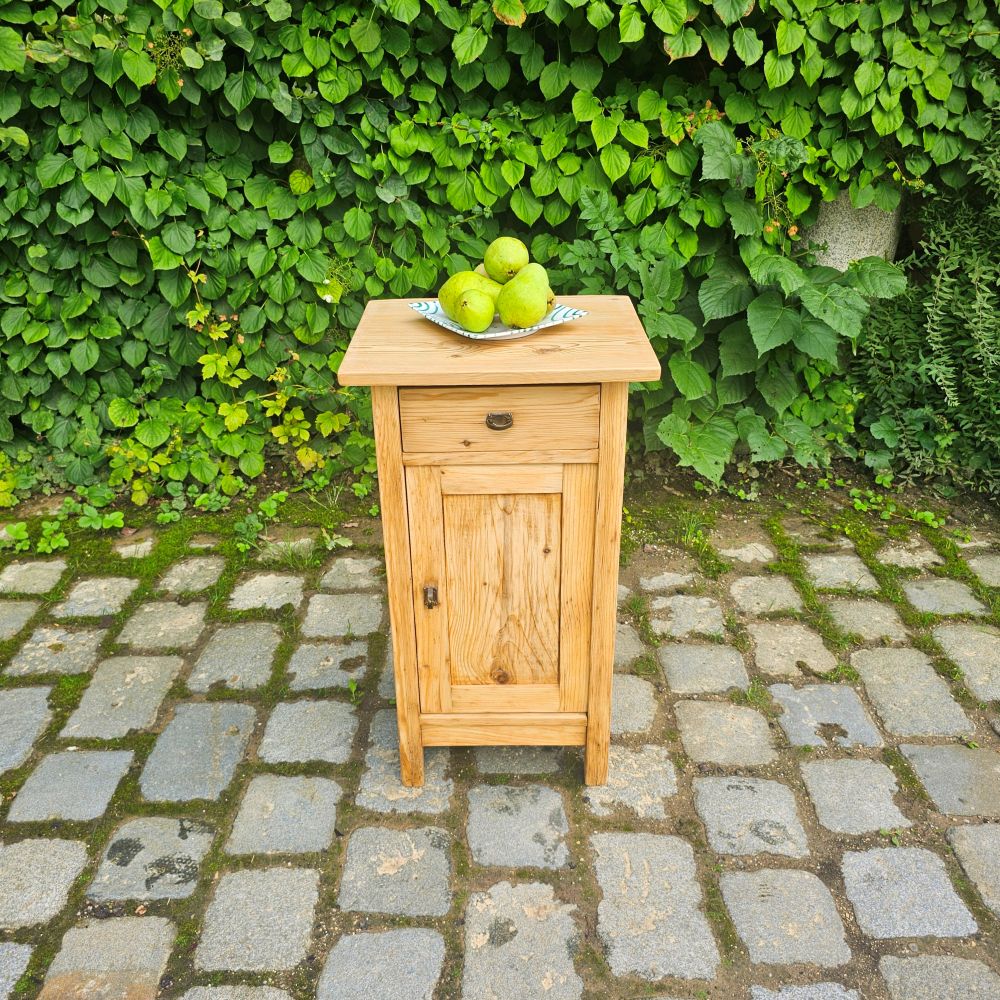 Nachtkästchen Nachttisch Kästchen alt retro vintage antik - 248