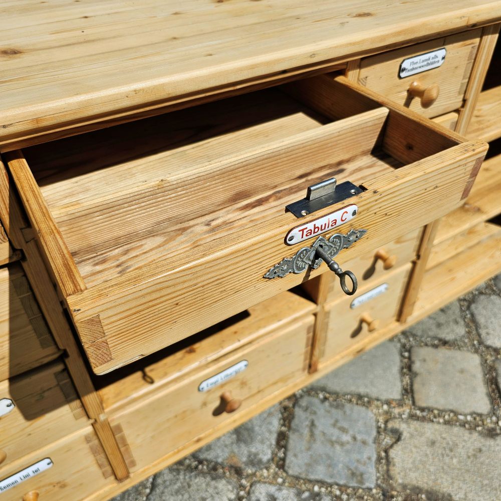 Alter antiker Apothekerschrank Schubladenschrank Ladentheke - 245