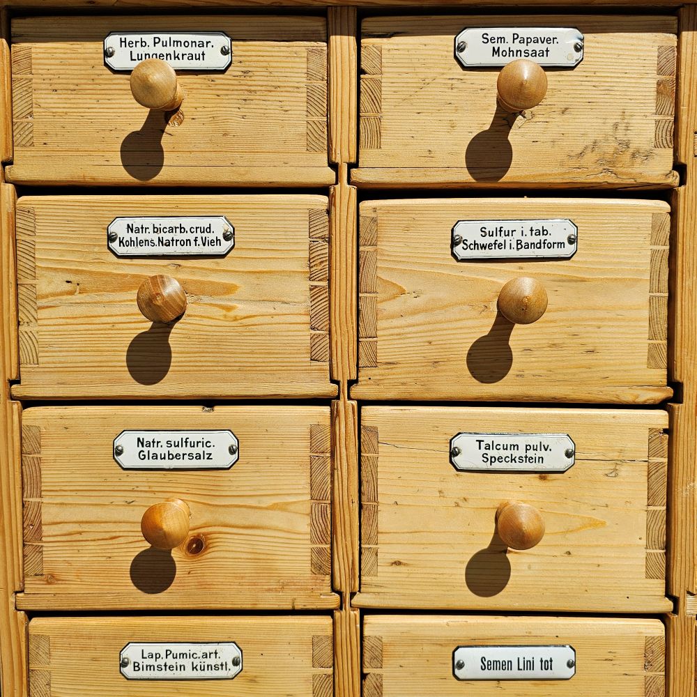Alter antiker Apothekerschrank Schubladenschrank Ladentheke - 245