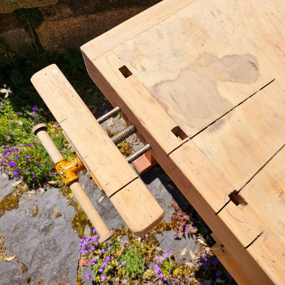 Alte gebrauchte kleine Hobelbank mit 2 Schraubstöcken - 230