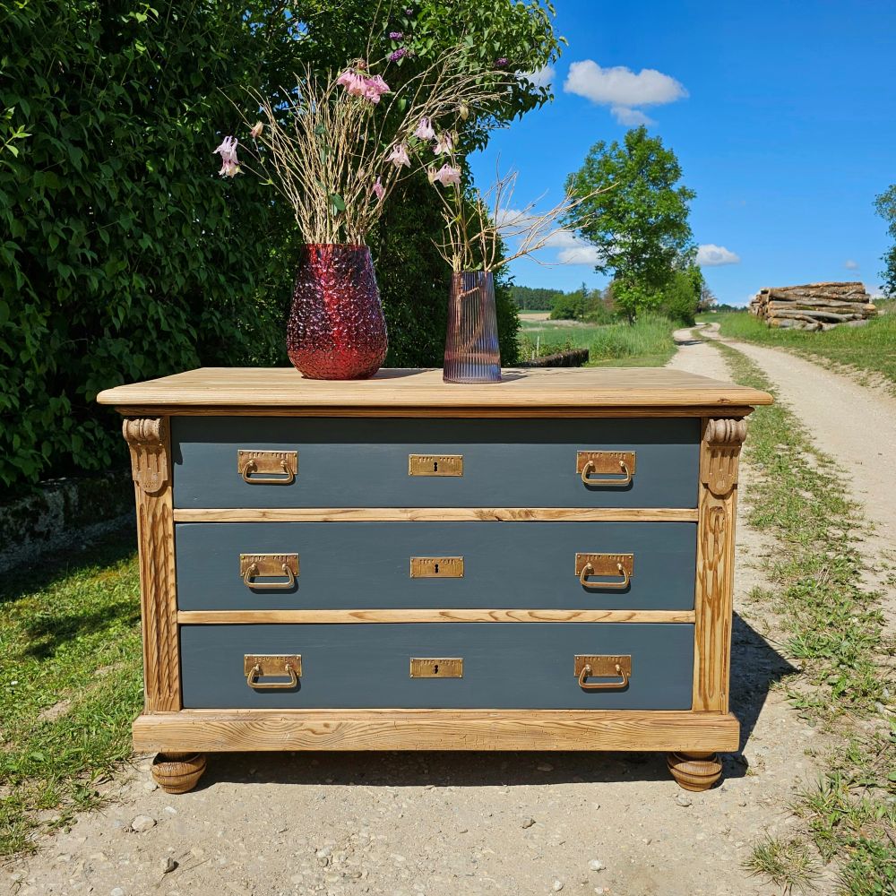 Antike alte Kommode original teillackiert in schwarz matt - 233