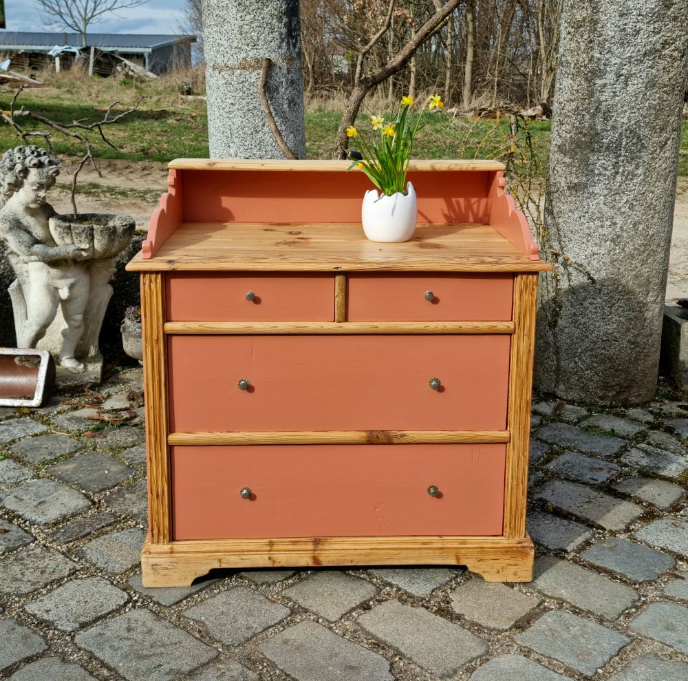 Antike alte Kommode original, neu lackiert, teillackiert, vierschübig mit Aufsatz - 1