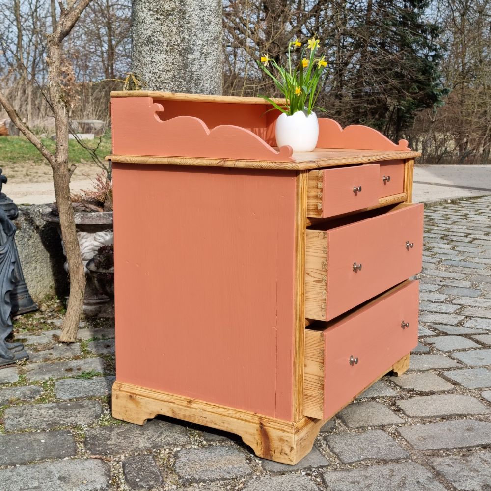 Antike alte Kommode original, neu lackiert, teillackiert, vierschübig mit Aufsatz - 1