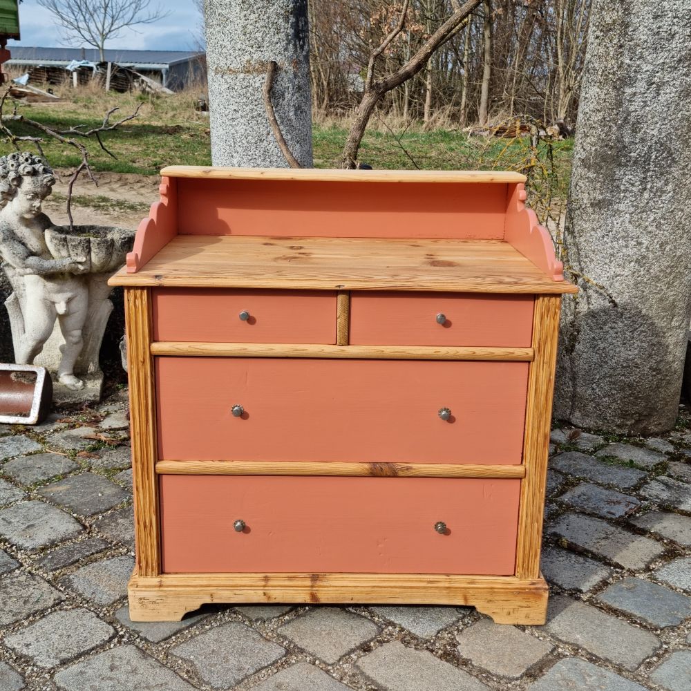 Antike alte Kommode original, neu lackiert, teillackiert, vierschübig mit Aufsatz - 1