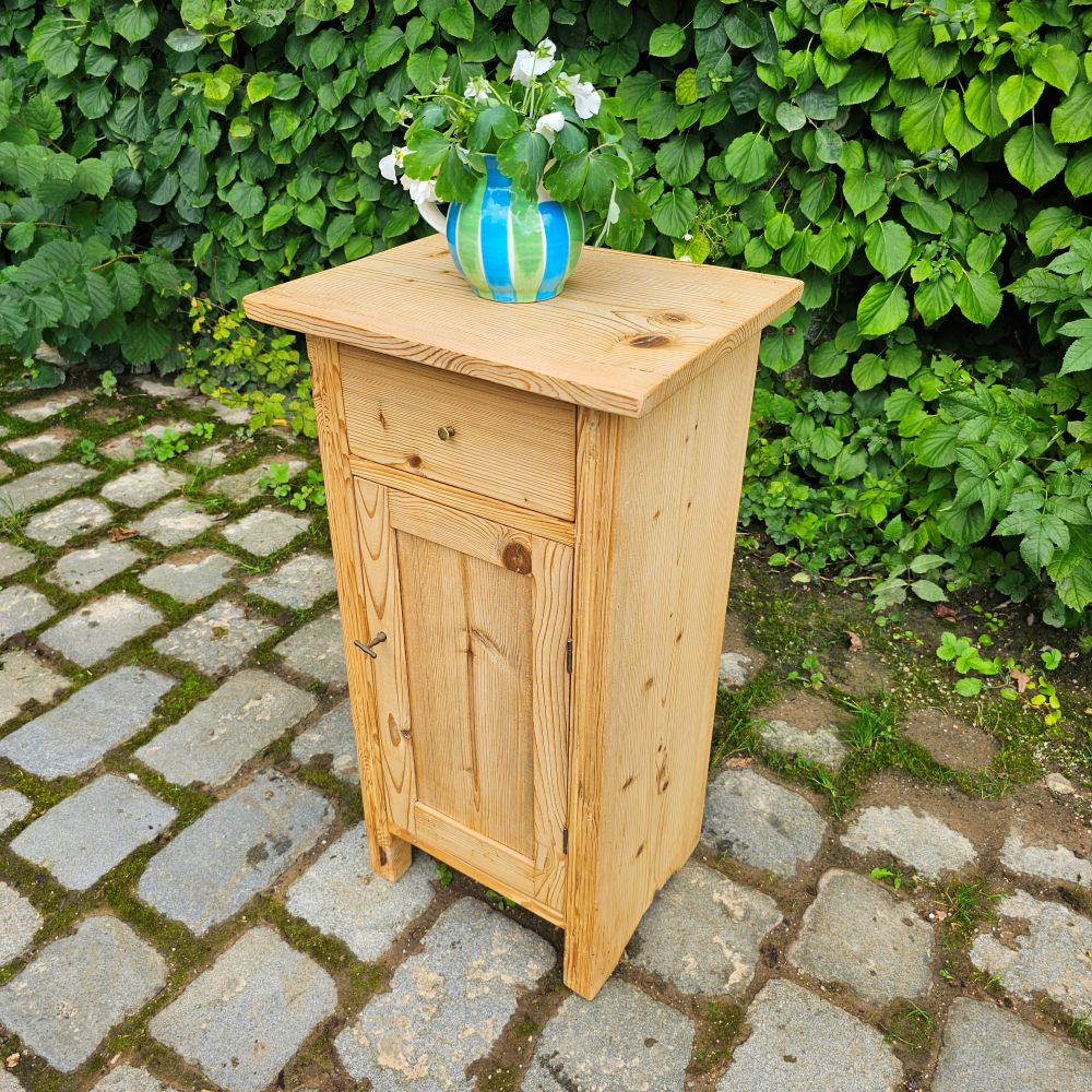Nachtkästchen Nachttisch Kästchen alt retro vintage antik - 257