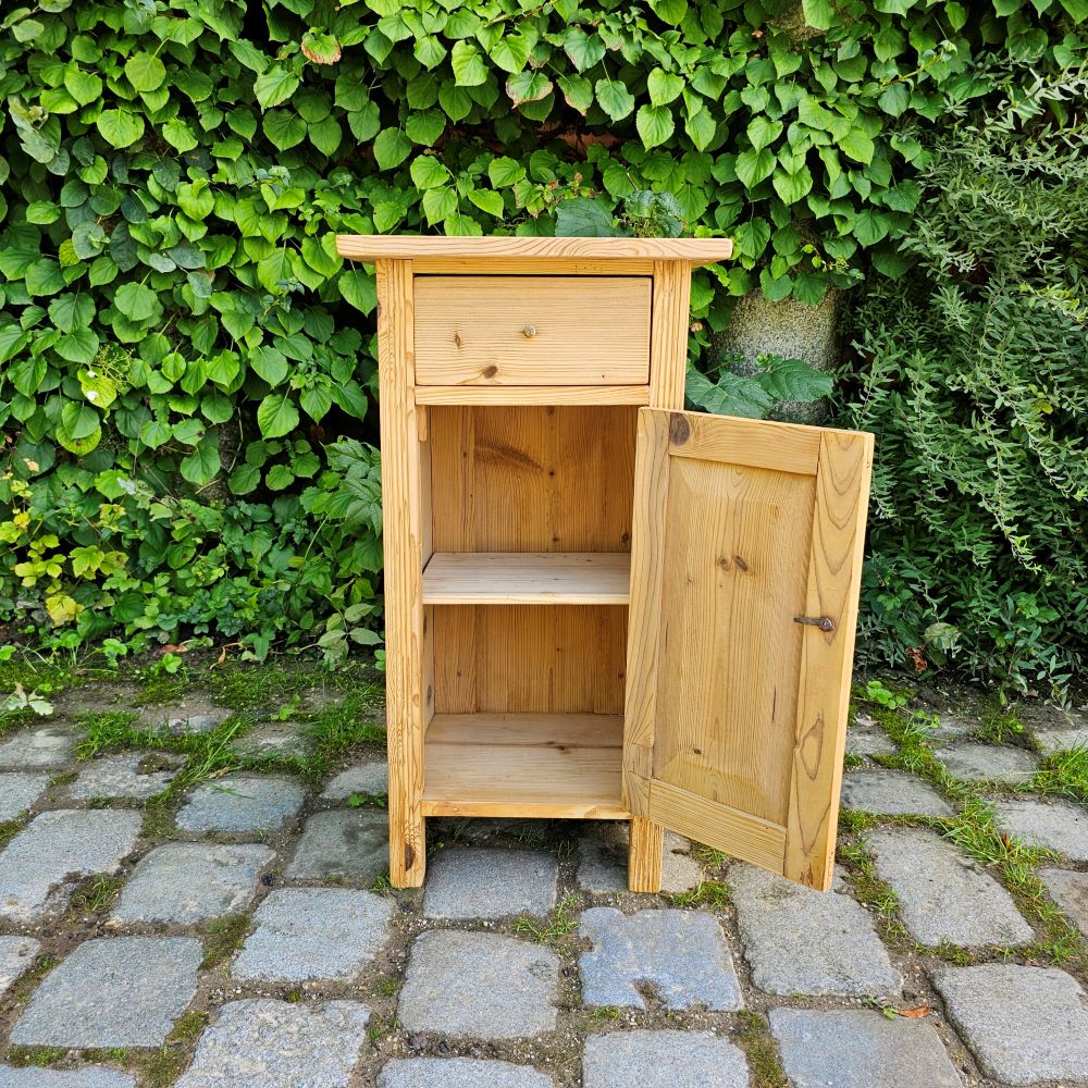 Nachtkästchen Nachttisch Kästchen alt retro vintage antik - 257