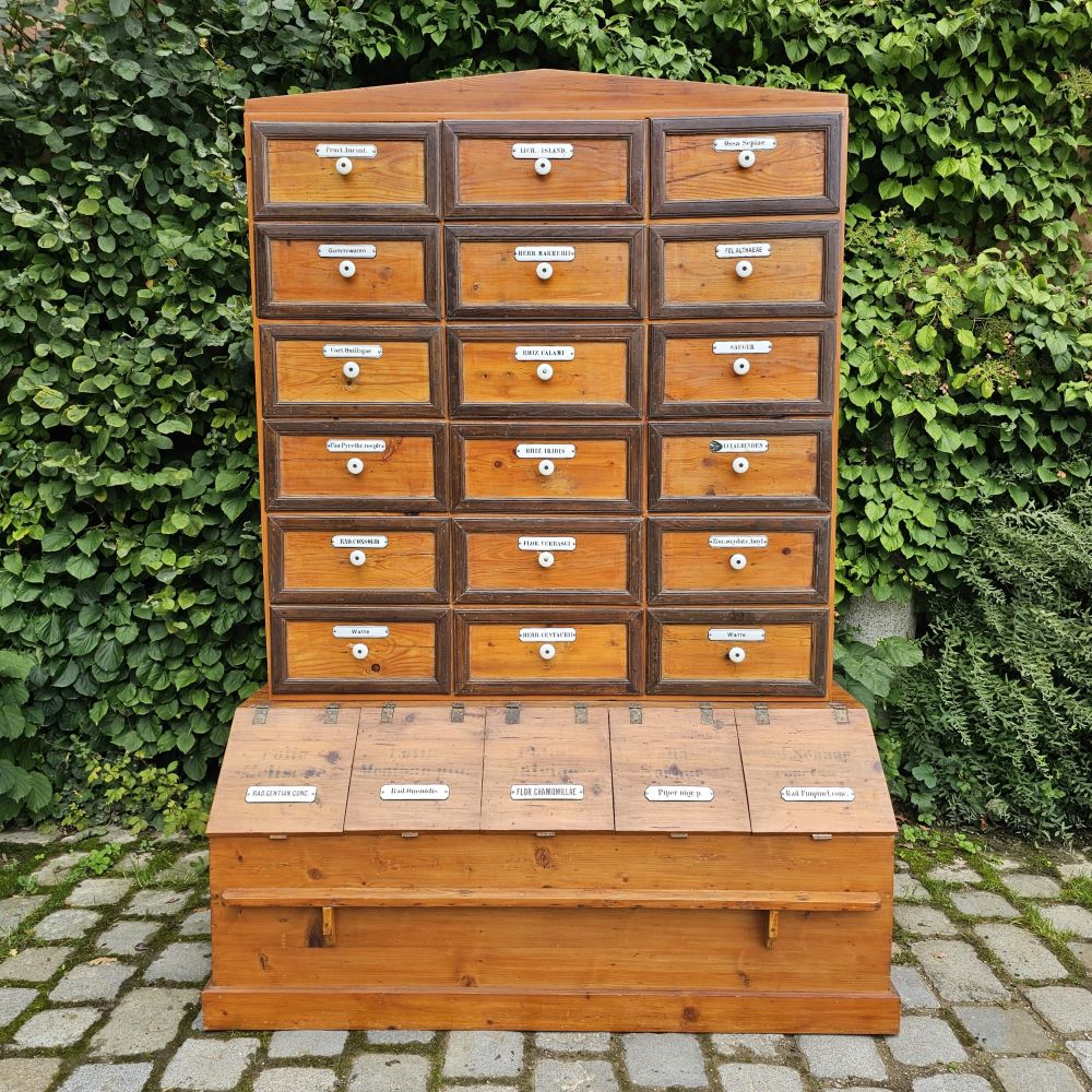 Original antiker alter Apothekerschrank mit Aufsatz Schubläden und Schütten Truhen Emaille Schildern - 265