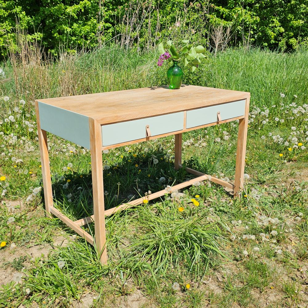 Vintage Schreibtisch Holz Teillackiert in pastellgrün - 227