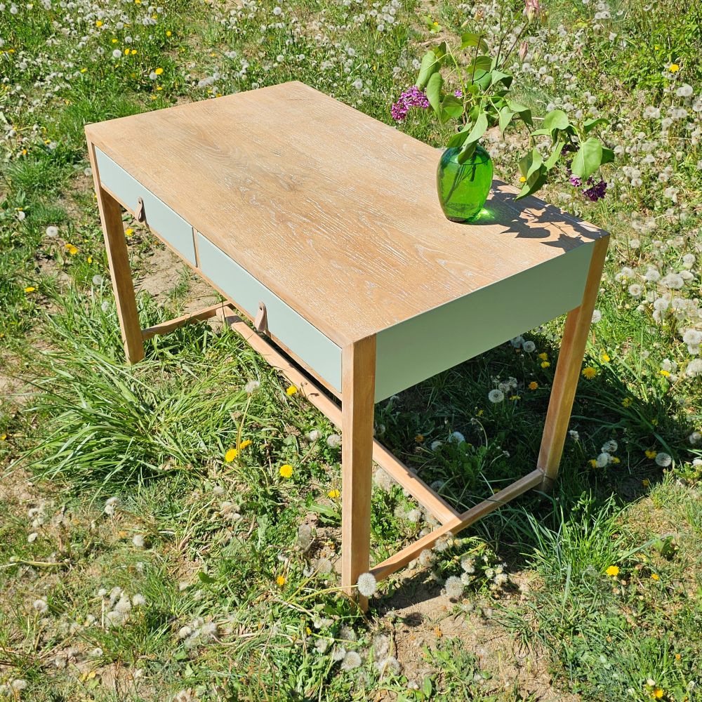 Vintage Schreibtisch Holz Teillackiert in pastellgrün - 227