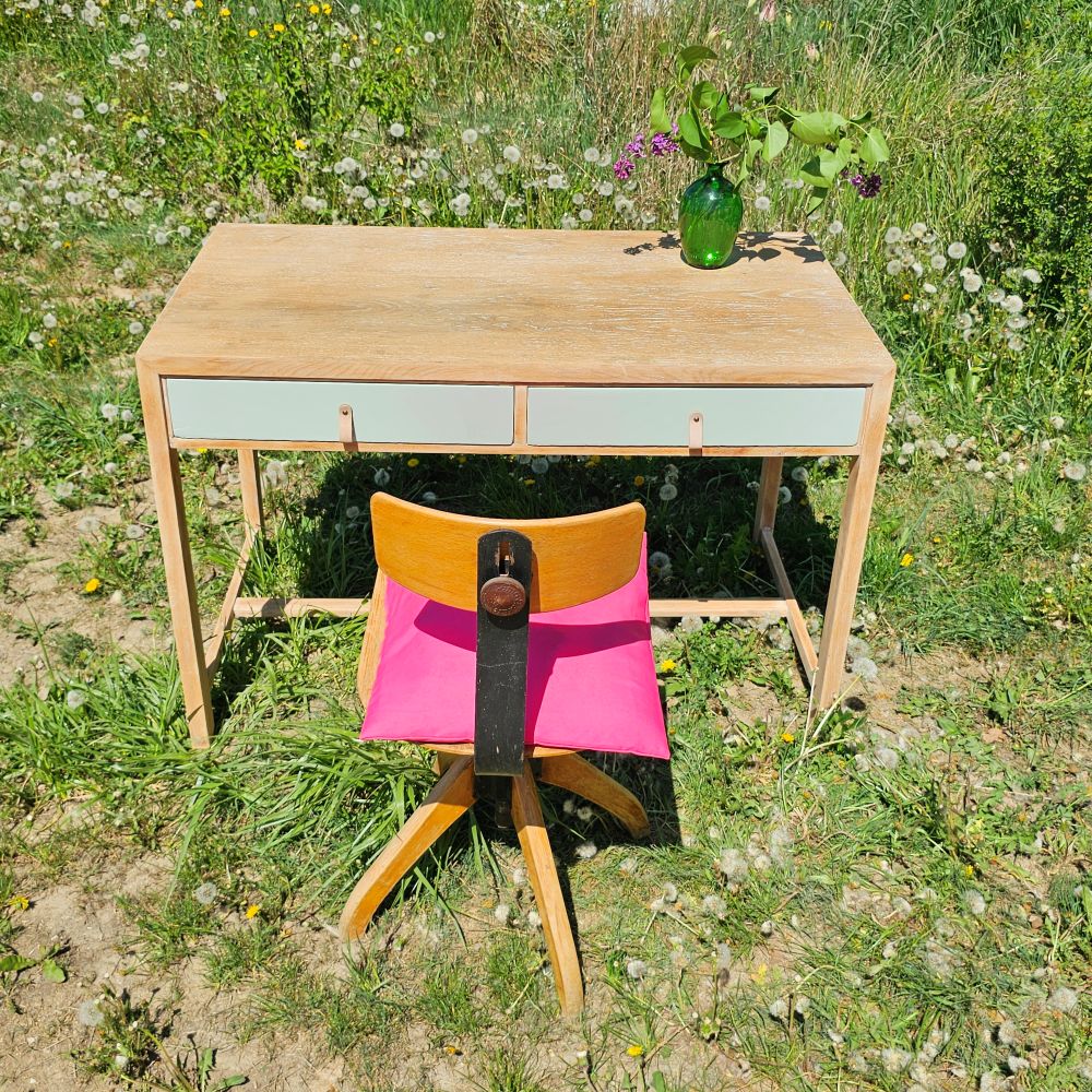 Vintage Schreibtisch Holz Teillackiert in pastellgrün - 227