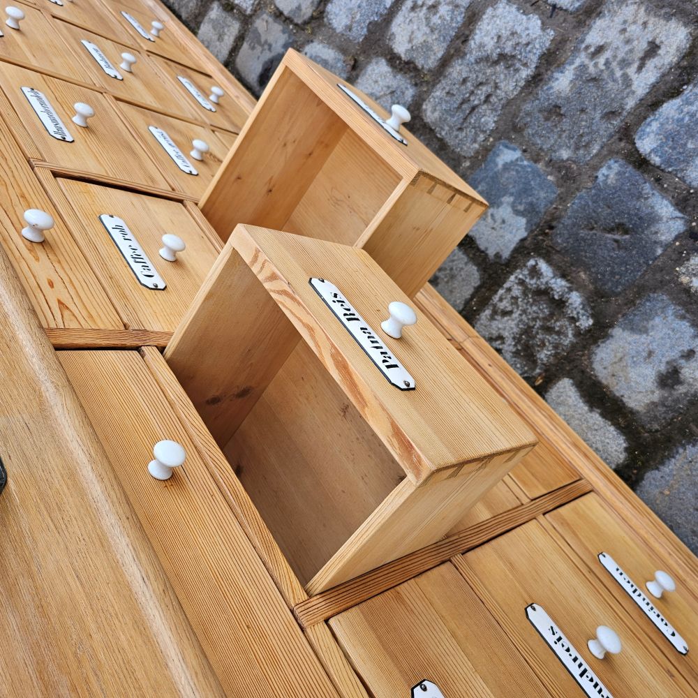 Alter antiker Apothekenschrank mit schöner Rückseite Platte Eiche Schubladen Weichholz Fichte - 294