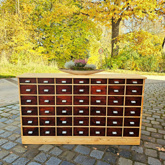 Alter antiker Apothekerschrank Schubladenschrank mit dunklen Schüben Highboard - 274