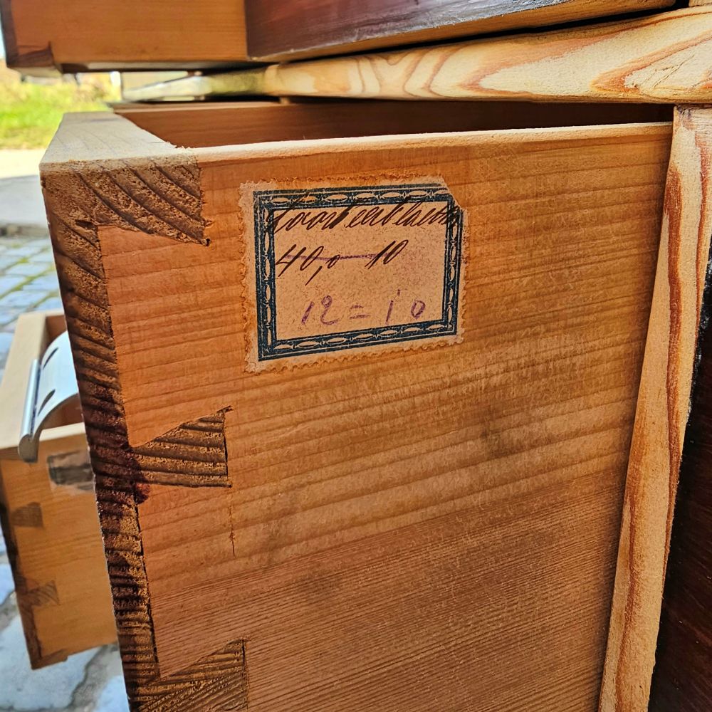 Alter antiker Apothekerschrank Schubladenschrank mit dunklen Schüben Highboard - 274