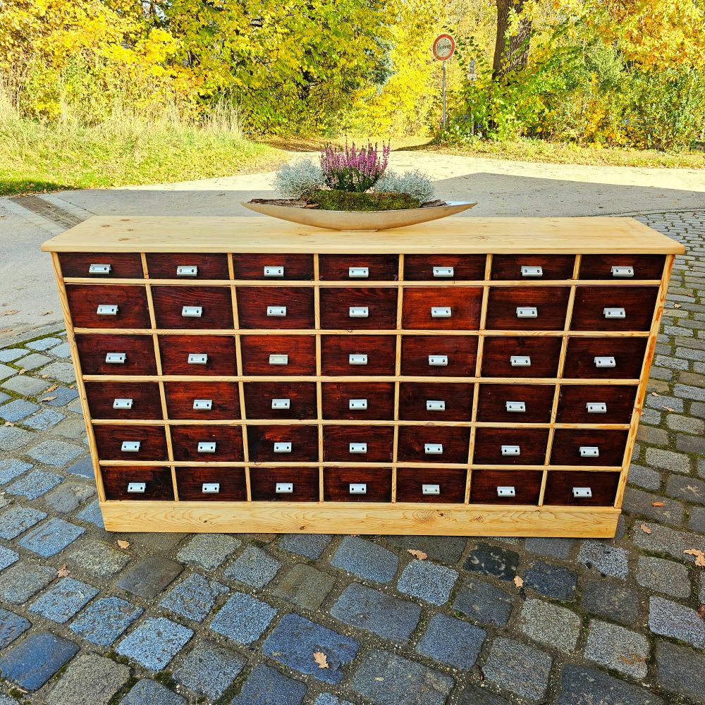 Alter antiker Apothekerschrank Schubladenschrank mit dunklen Schüben Highboard - 274