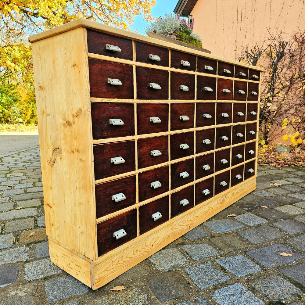 Alter antiker Apothekerschrank Schubladenschrank mit dunklen Schüben Highboard - 274