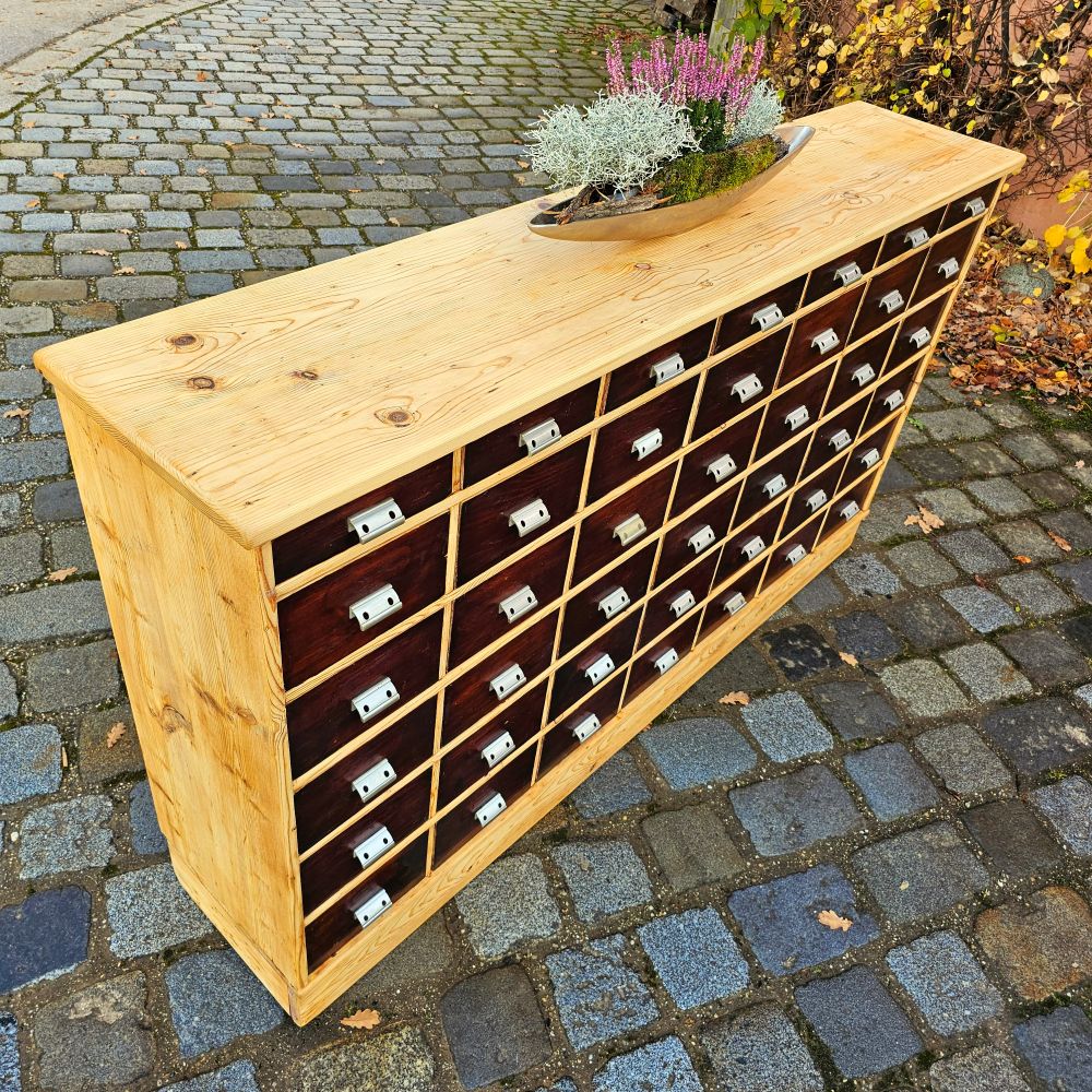 Alter antiker Apothekerschrank Schubladenschrank mit dunklen Schüben Highboard - 274