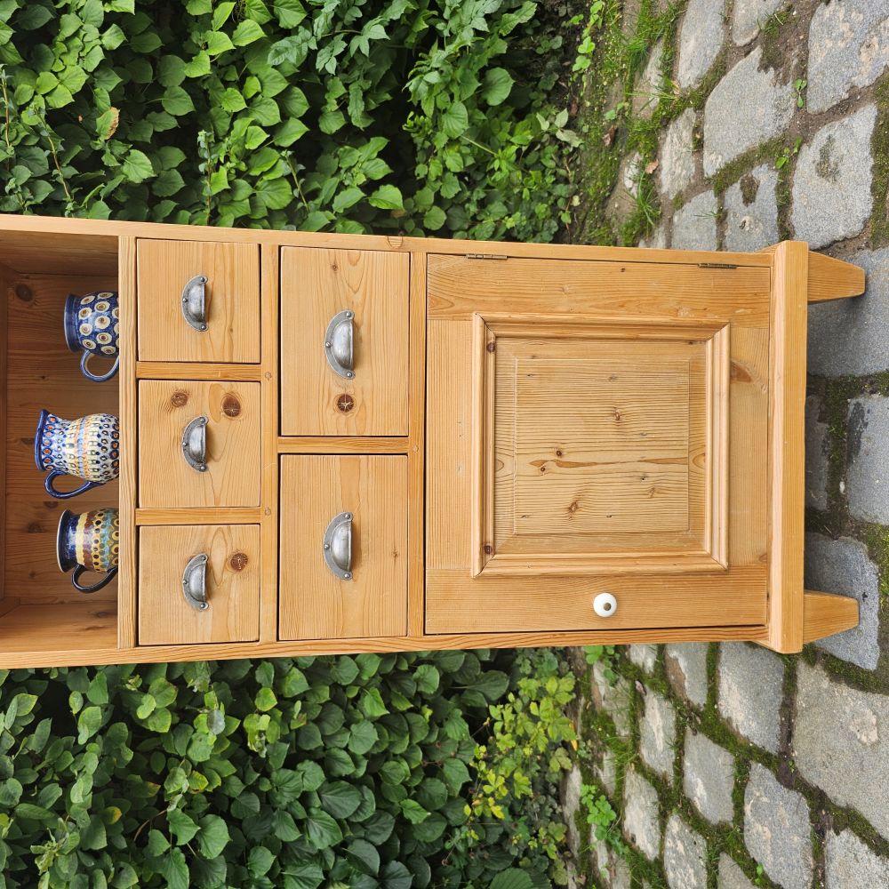 Altes antikes Regal Schubladenschränkchen mit Tür und Muschelgriffen - 251