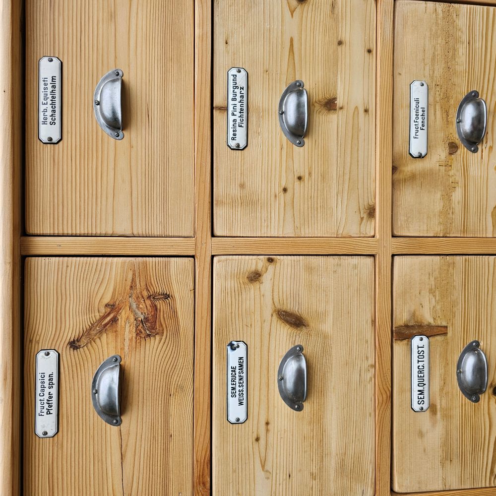 Altes antikes Schubladenschränkchen alter antiker Apothekerschrank - 244
