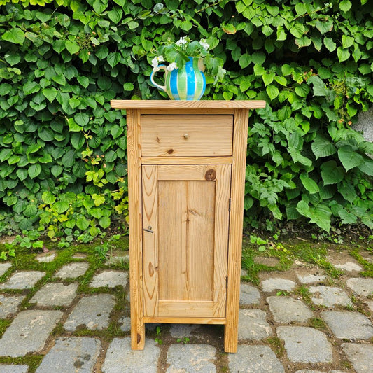 Nachtkästchen Nachttisch Kästchen alt retro vintage antik - 257