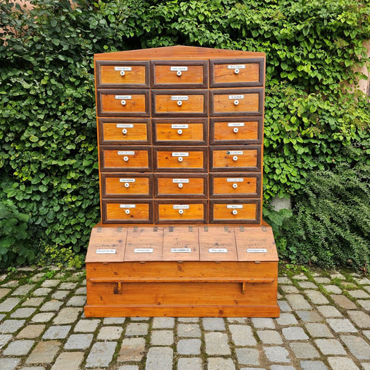 Original antiker alter Apothekerschrank mit Aufsatz Schubläden und Schütten Truhen Emaille Schildern - 265