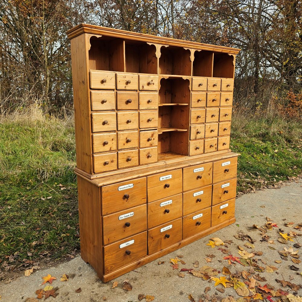 Original antiker alter Apothekerschrank mit Aufsatz mit Schubläden Regal Emaille Schildern - 286