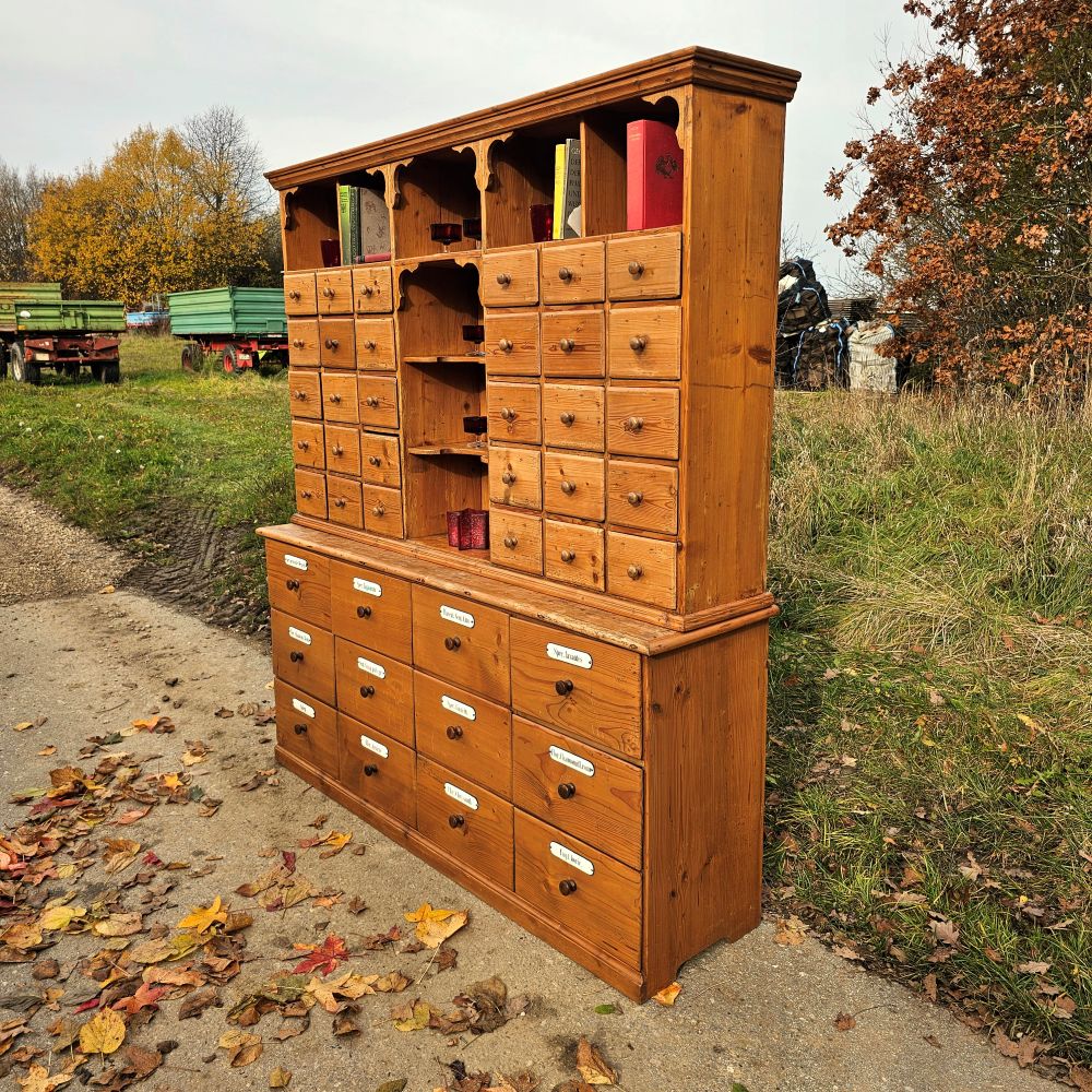 Original antiker alter Apothekerschrank mit Aufsatz mit Schubläden Regal Emaille Schildern - 286