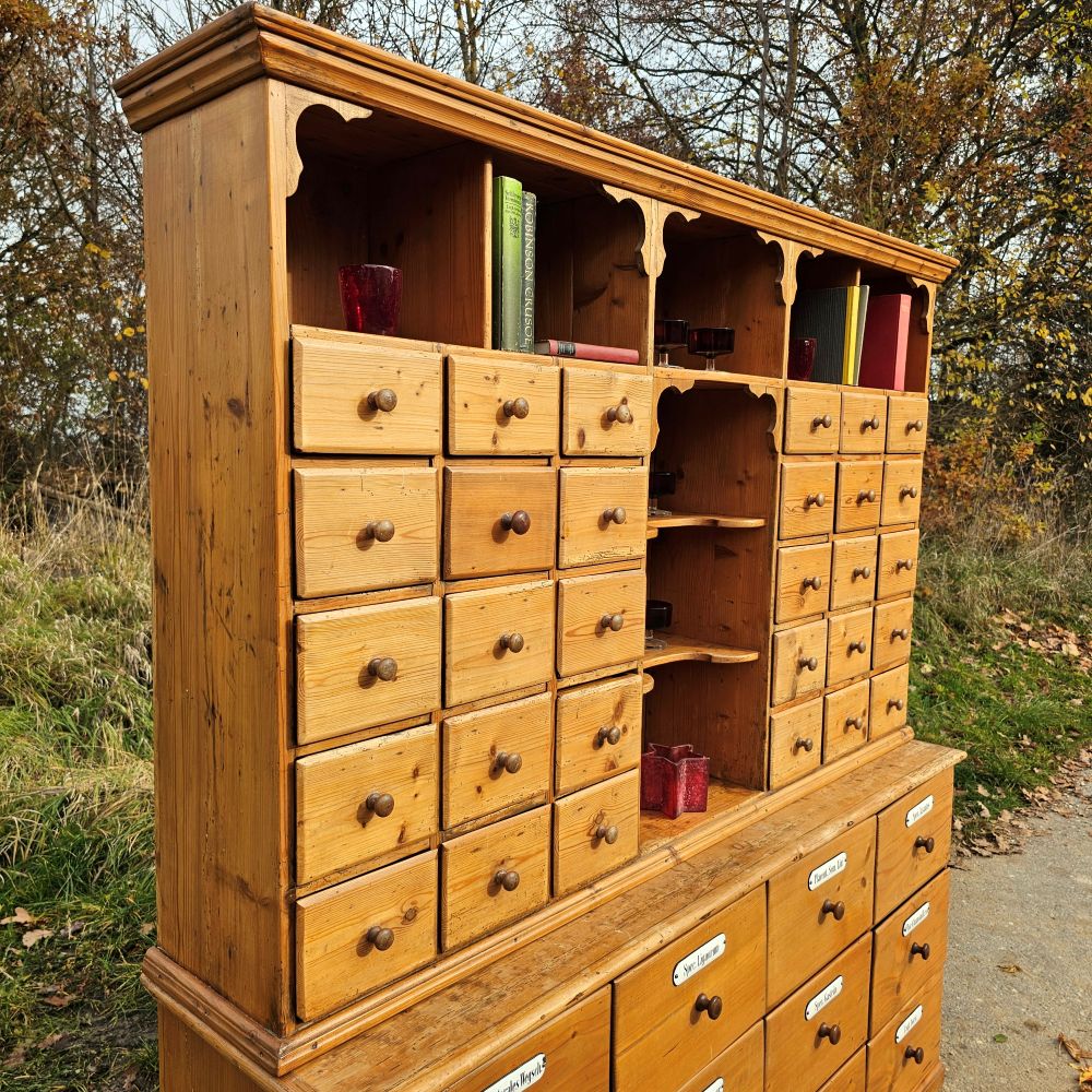 Original antiker alter Apothekerschrank mit Aufsatz mit Schubläden Regal Emaille Schildern - 286