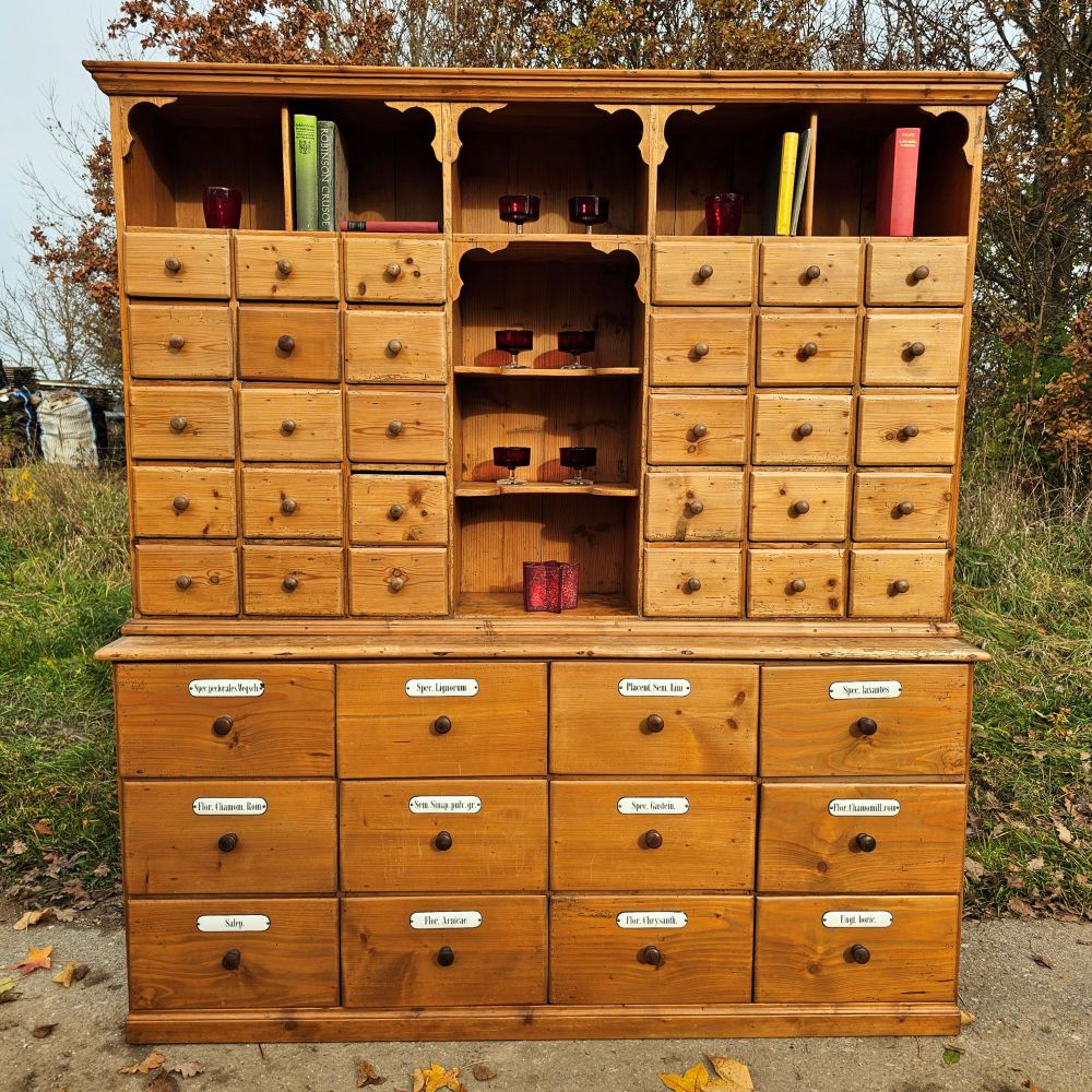 Original antiker alter Apothekerschrank mit Aufsatz mit Schubläden Regal Emaille Schildern - 286
