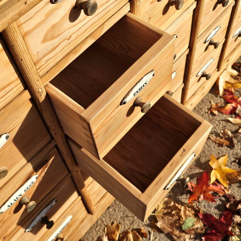 Alter antiker Apothekerschrank Schubladenschrank Ladentheke mit Porzellanschildern - 283