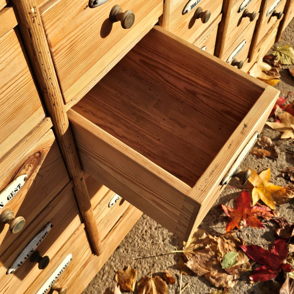 Alter antiker Apothekerschrank Schubladenschrank Ladentheke mit Porzellanschildern - 283