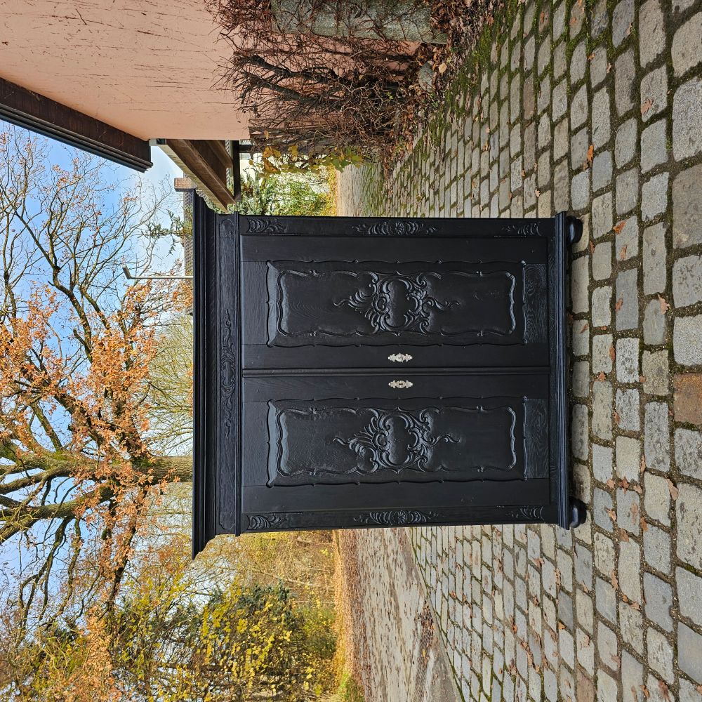 Edler alter eleganter vintage Schrank Eiche Massivholz schwarz mit Schnitzereien - 287