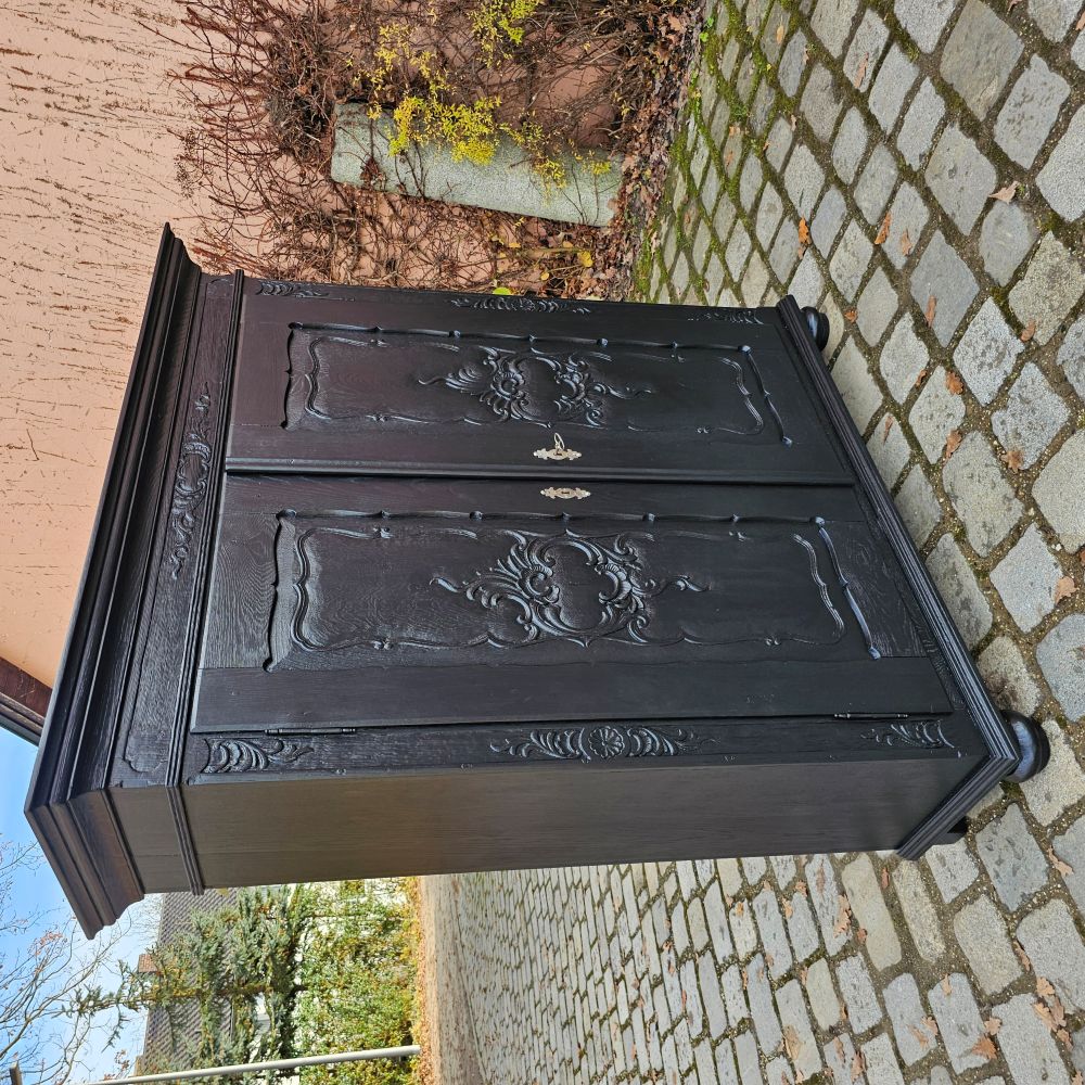 Edler alter eleganter vintage Schrank Eiche Massivholz schwarz mit Schnitzereien - 287