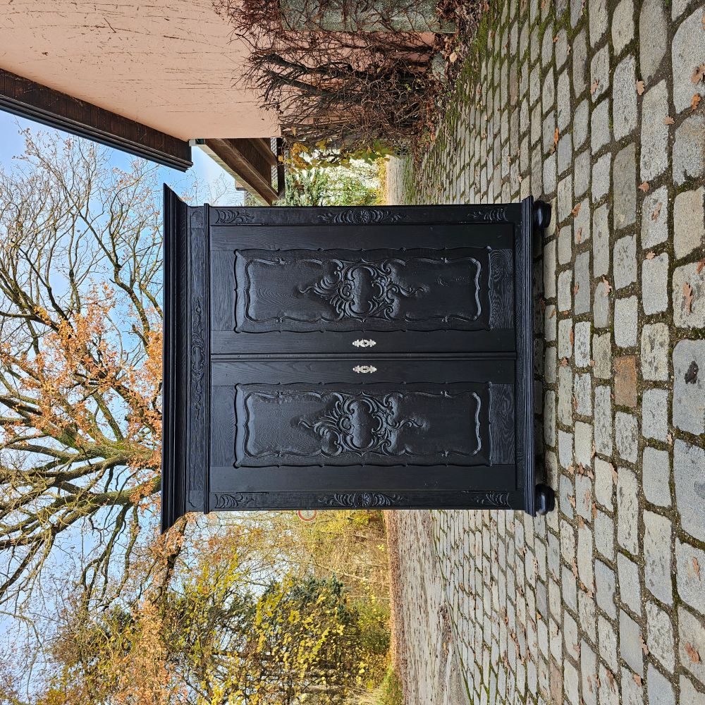 Edler alter eleganter vintage Schrank Eiche Massivholz schwarz mit Schnitzereien - 287
