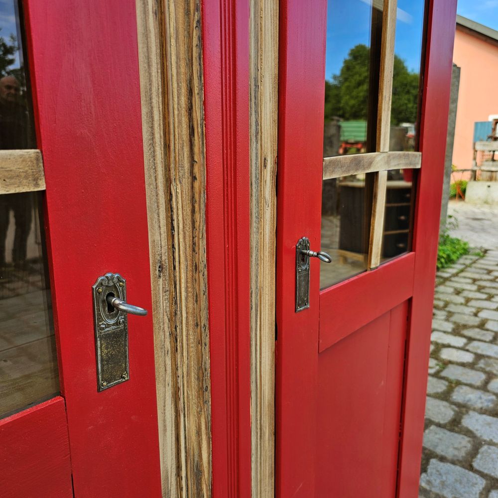 Rote retro Glas-Vitrine teillackiert - 232