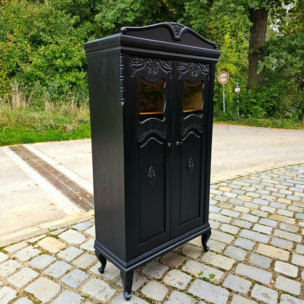 Edler eleganter Schrank Art Deco Eiche mit Schnitzereien und Ornamenten schwarz lackiert - 268