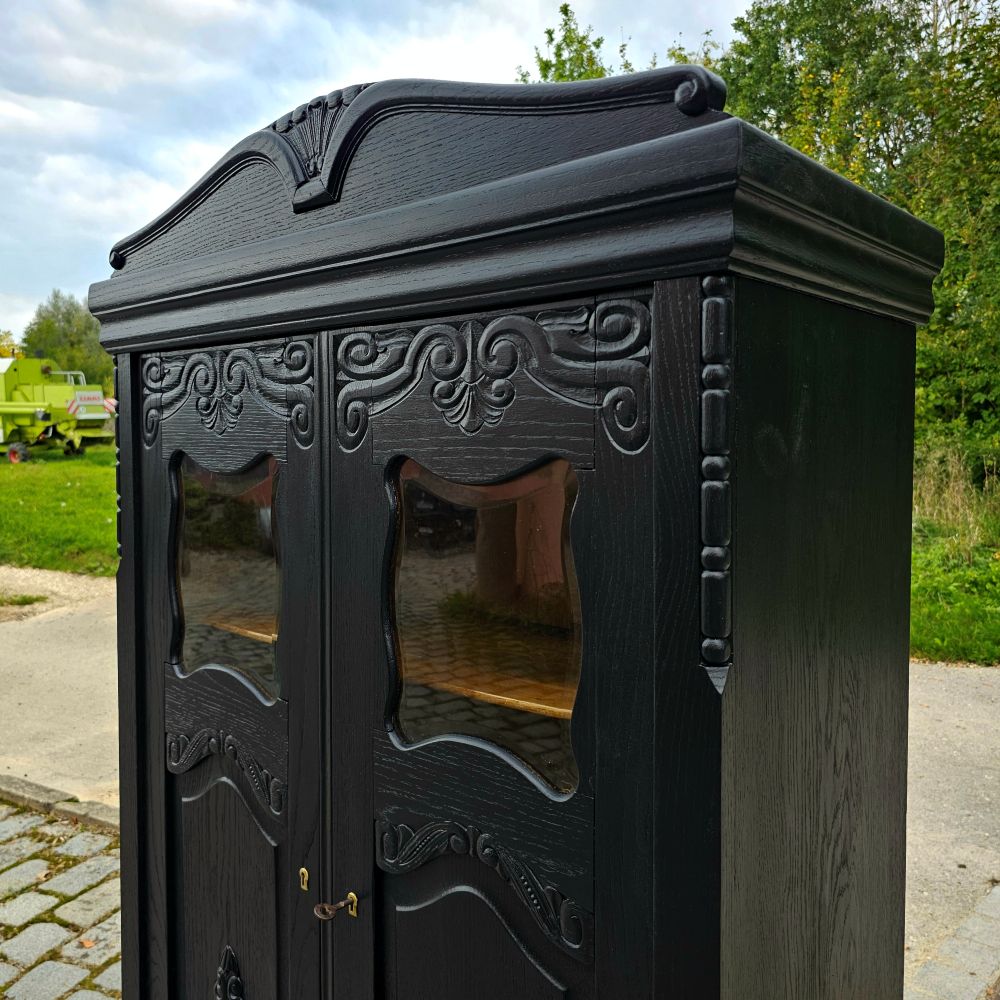 Edler eleganter Schrank Art Deco Eiche mit Schnitzereien und Ornamenten schwarz lackiert - 268
